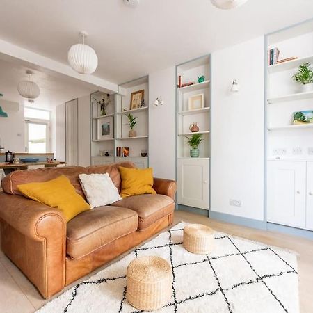Lovely Self-Contained Basement Studio With Kitchen Londra Esterno foto