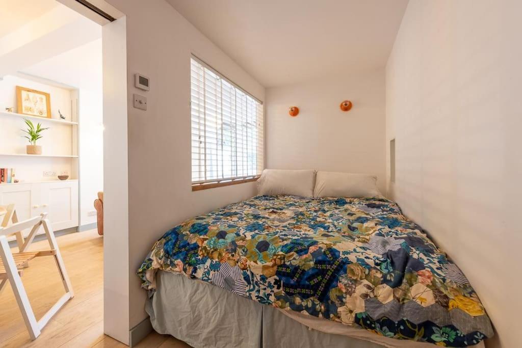 Lovely Self-Contained Basement Studio With Kitchen Londra Esterno foto